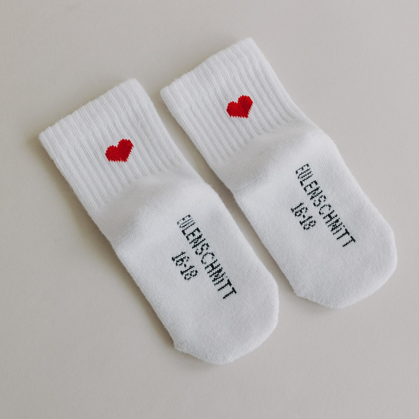 Eulenschnitt Baby Socken "Herz rot"