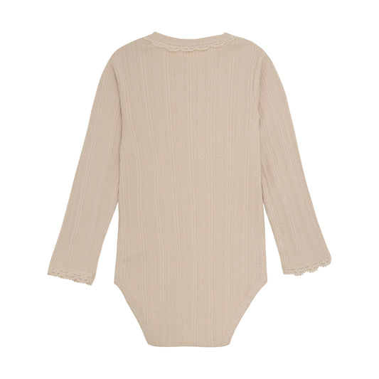 En Fant Body mit Pointelle Muster