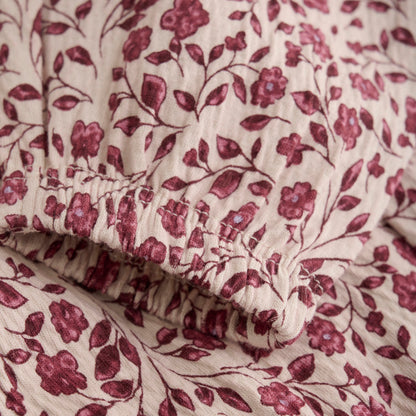 En Fant Hose mit Blumendruck