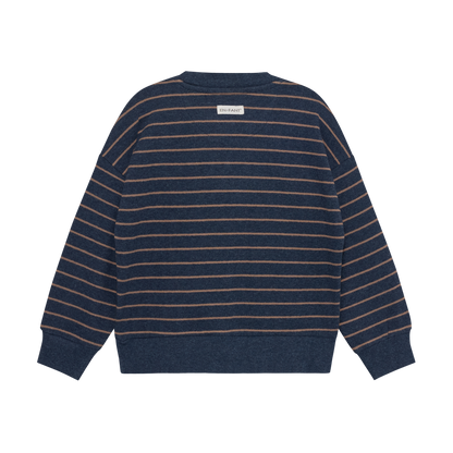 En Fant gestreiftes Sweatshirt