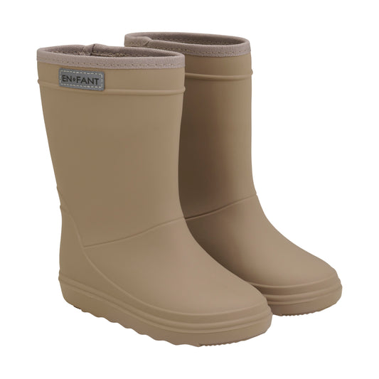 En Fant Gummistiefel