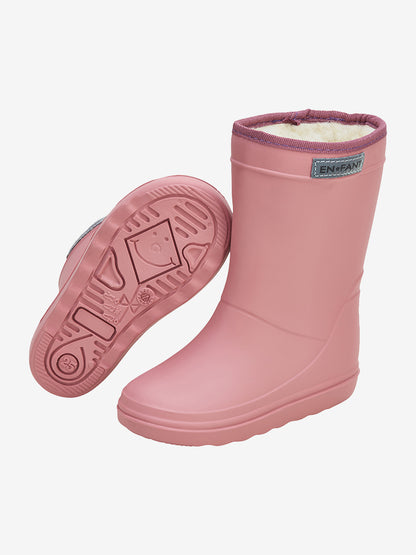 En Fant gefütterte Gummistiefel