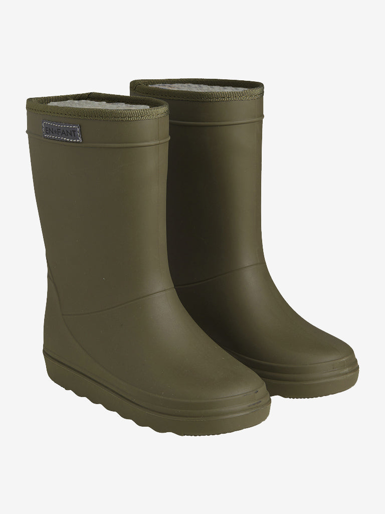 En Fant gefütterte Gummistiefel