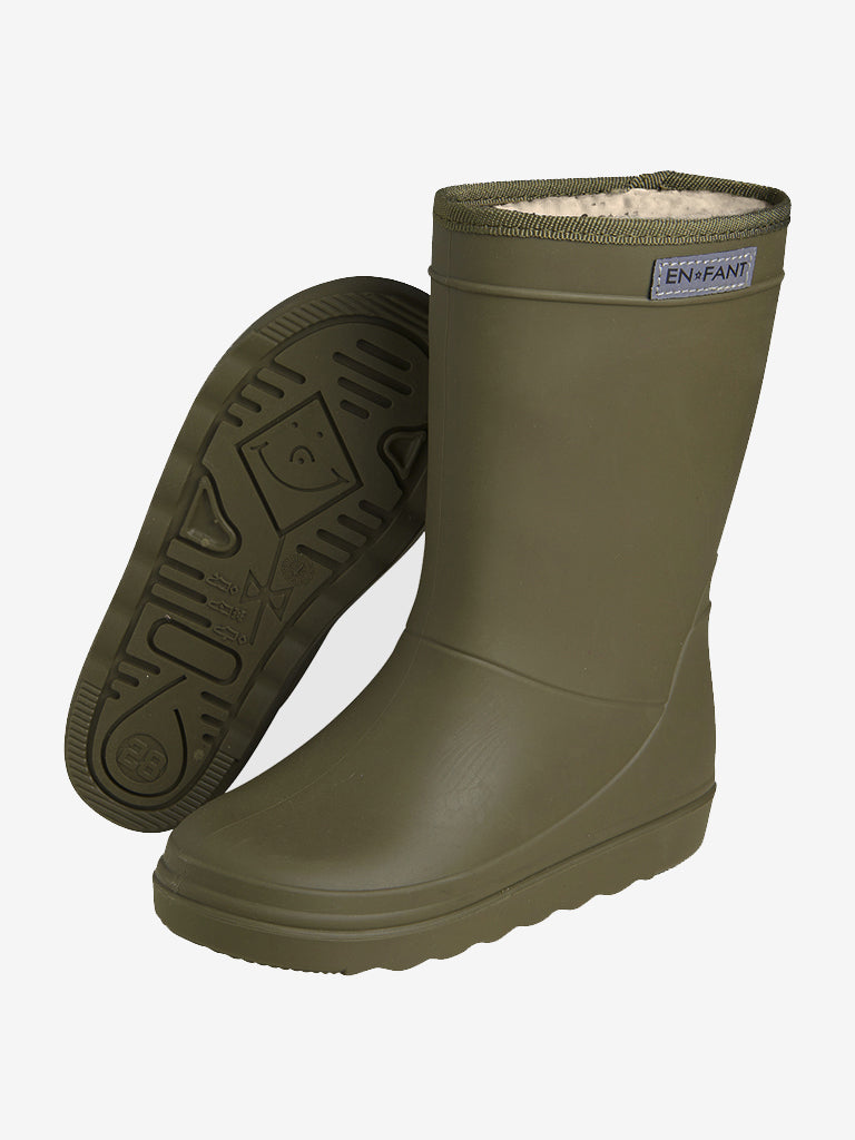 En Fant gefütterte Gummistiefel