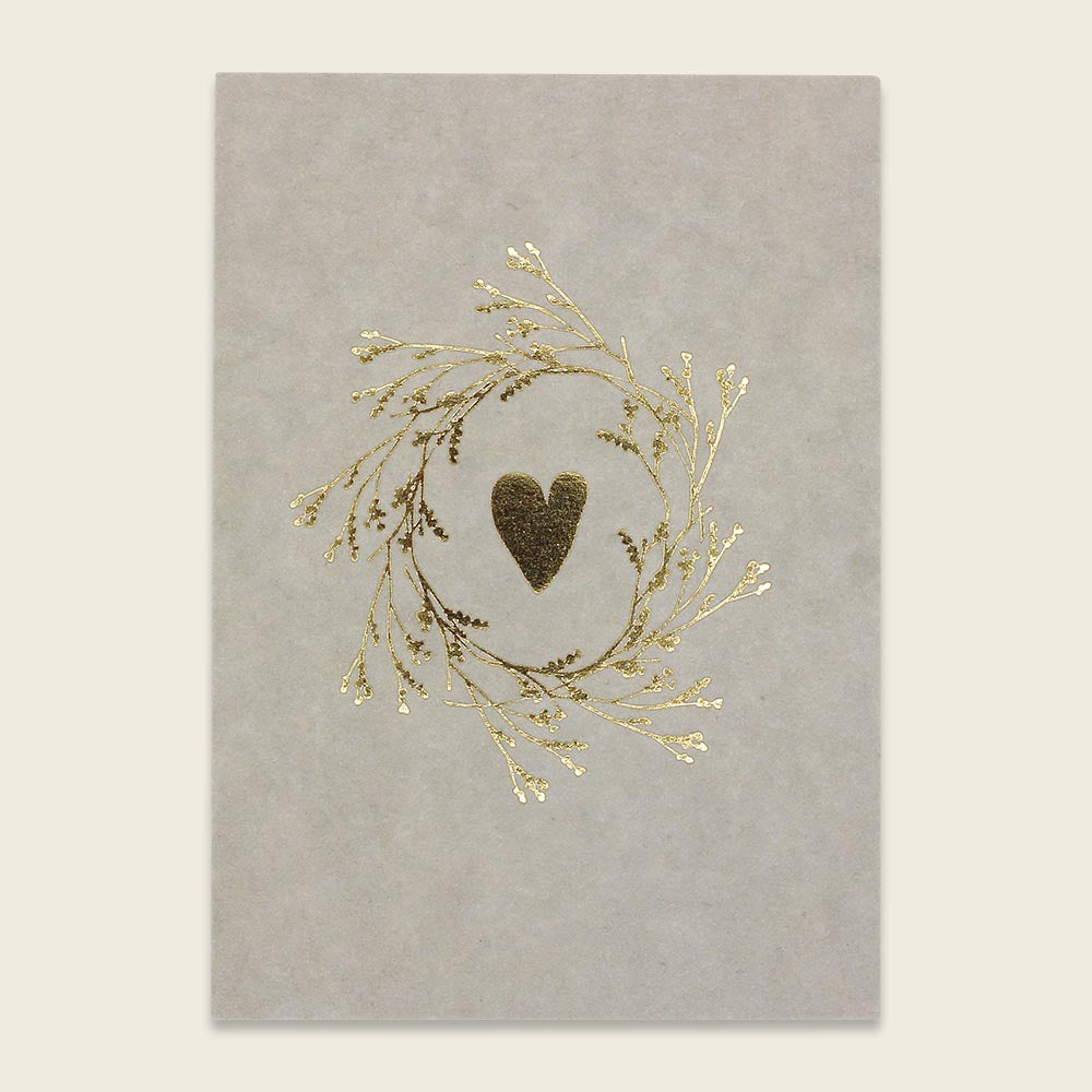Ava & Yves Postkarte „Herz mit Blumenkranz grau“