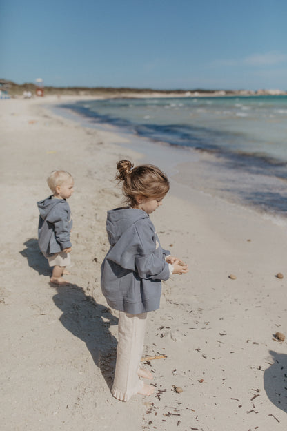 Leevje Hose mit ausgestelltem Bein in "Linen Optic"