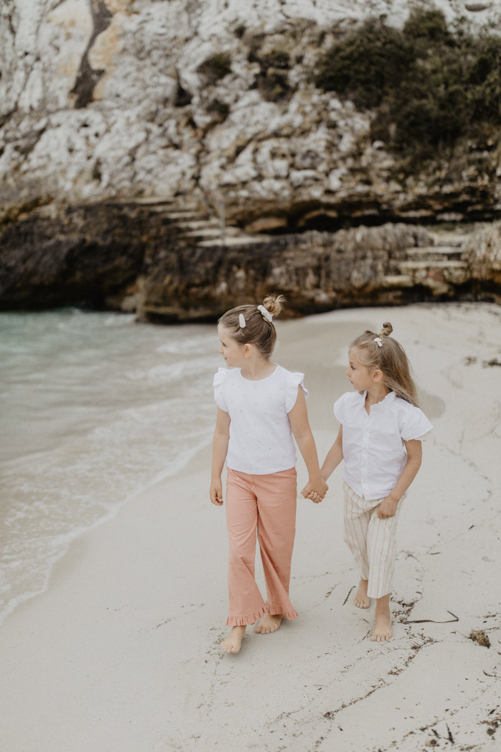 Leevje Hose mit ausgestelltem Bein in "Linen Optic"
