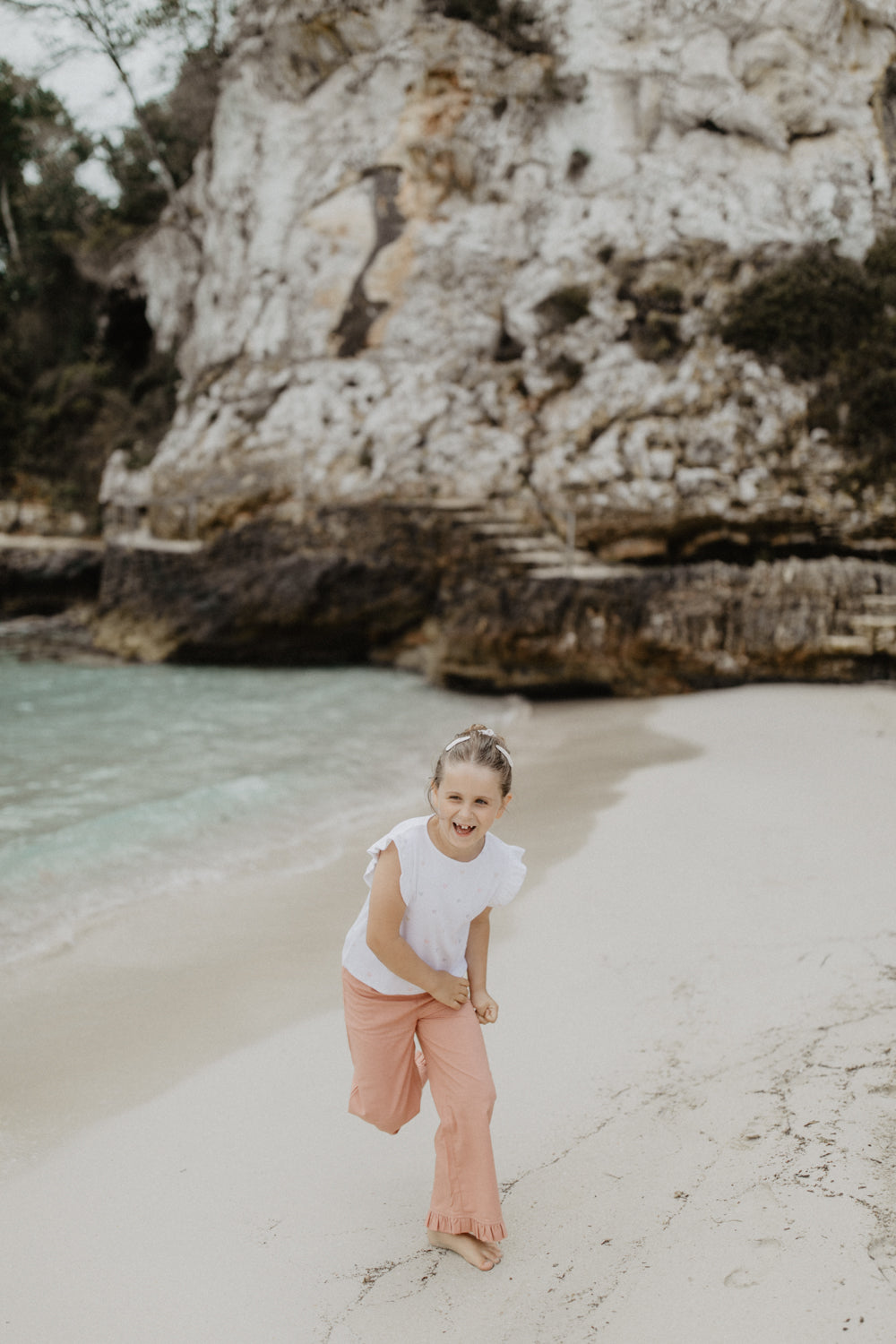 Leevje Hose mit ausgestelltem Bein in "Linen Optic"