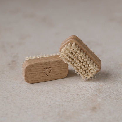 Eulenschnitt Kindernagelbürste "Herz"