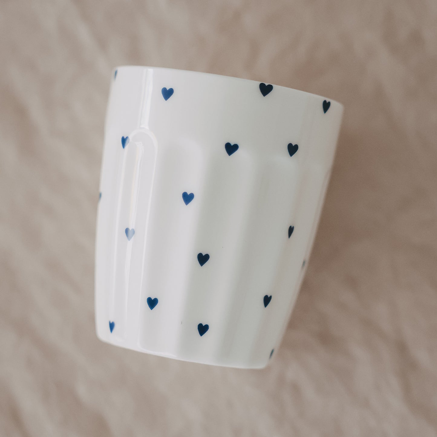 Eulenschnitt Becher kleine Herzen dunkelblau