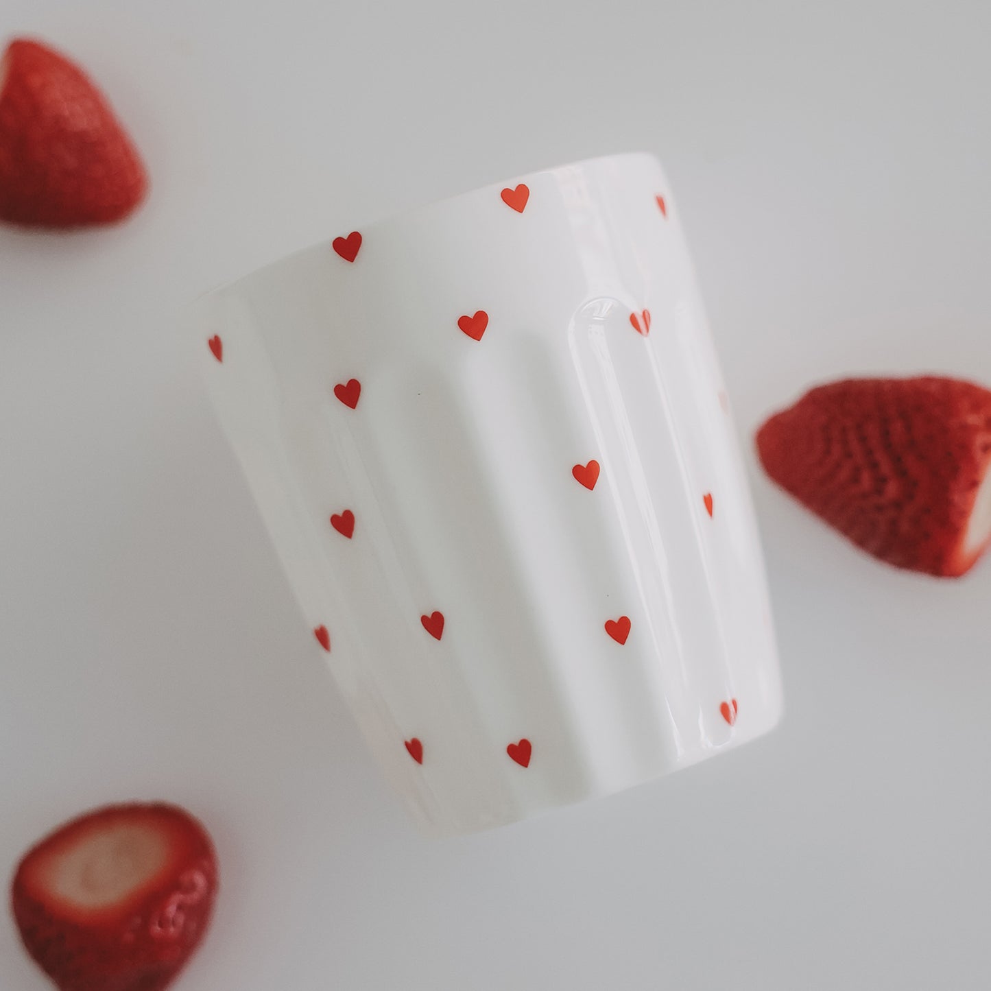 Eulenschnitt Becher kleine Herzen rot