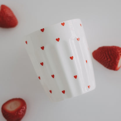 Eulenschnitt Becher kleine Herzen rot