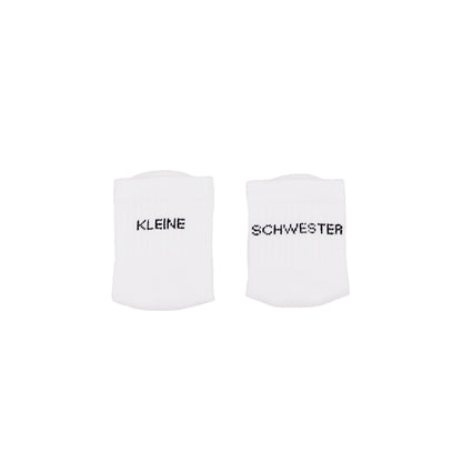 Eulenschnitt Baby Socken "Kleine Schwester"