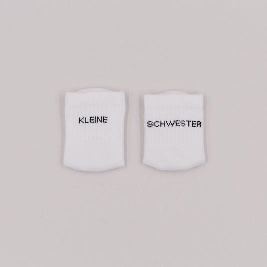 Eulenschnitt Baby Socken "Kleine Schwester"