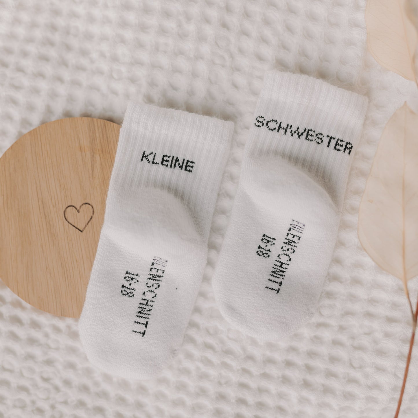 Eulenschnitt Baby Socken "Kleine Schwester"