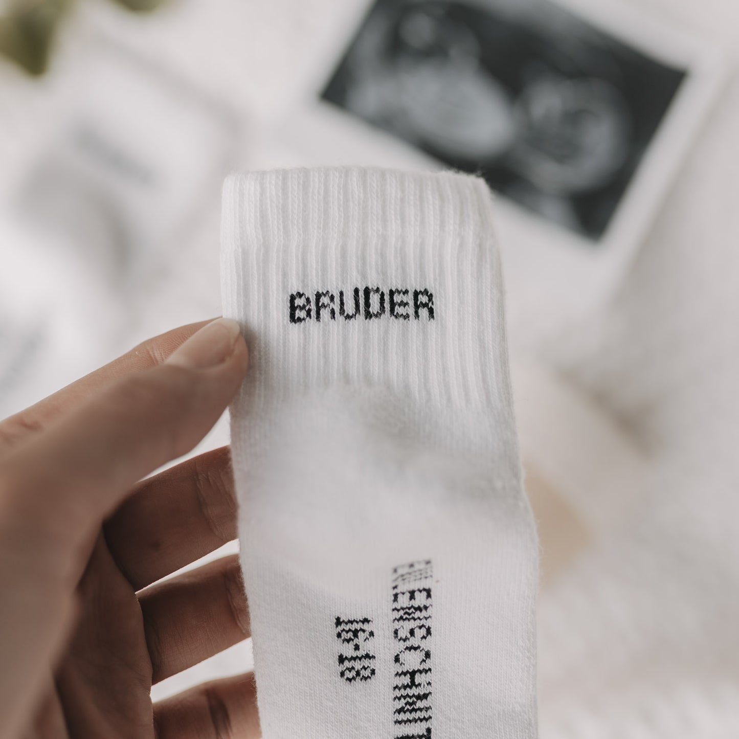 Eulenschnitt Baby Socken "Kleiner Bruder"