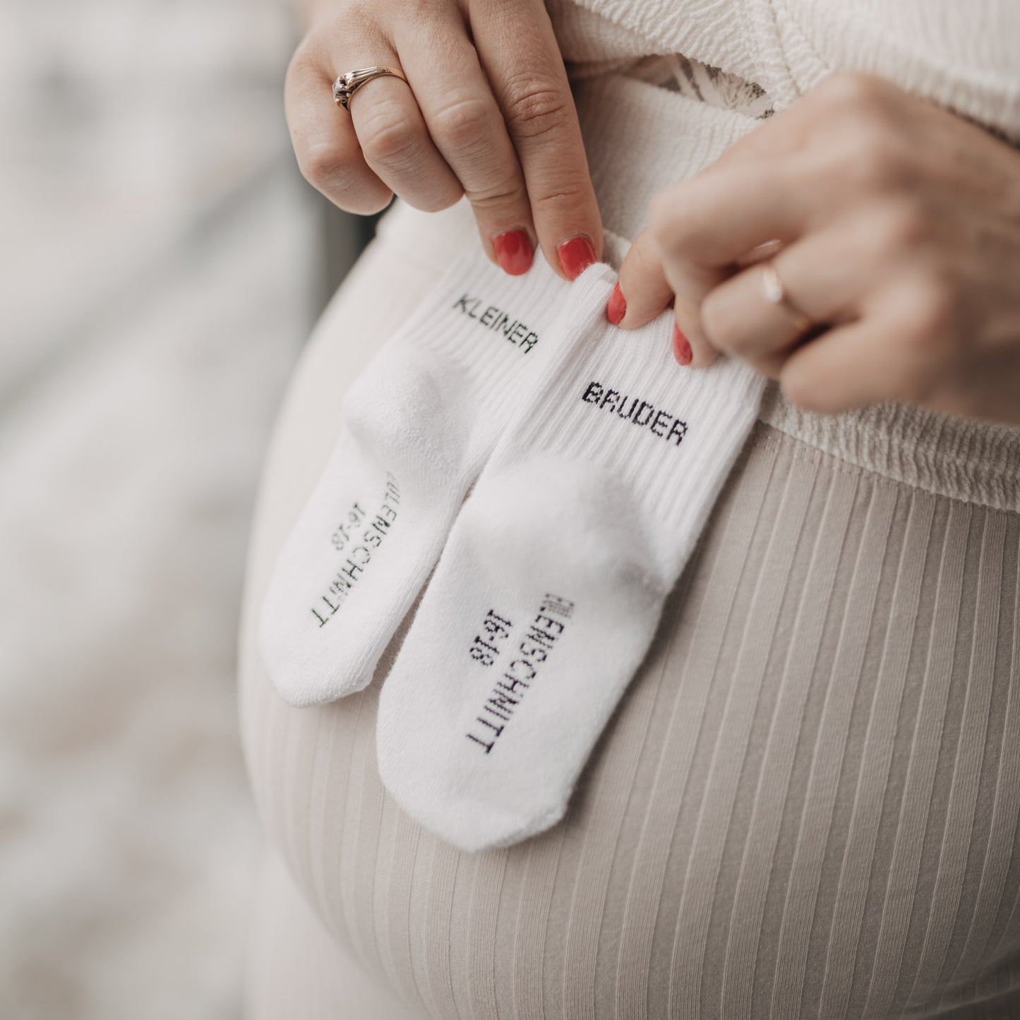 Eulenschnitt Baby Socken "Kleiner Bruder"