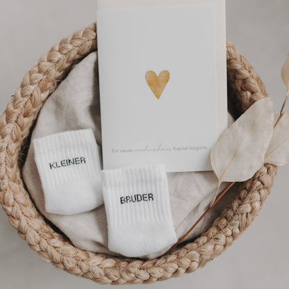 Eulenschnitt Baby Socken "Kleiner Bruder"