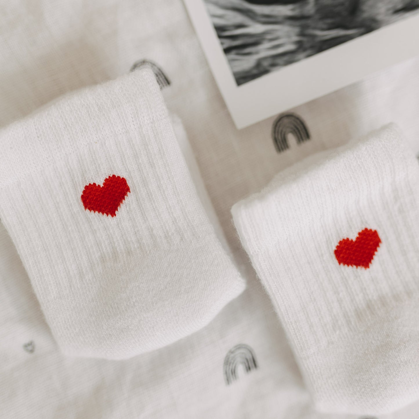 Eulenschnitt Baby Socken "Herz rot"