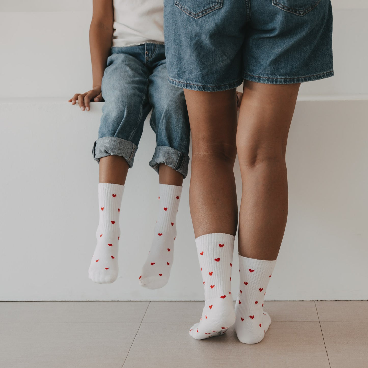 Eulenschnitt Socken Allover Herzen rot