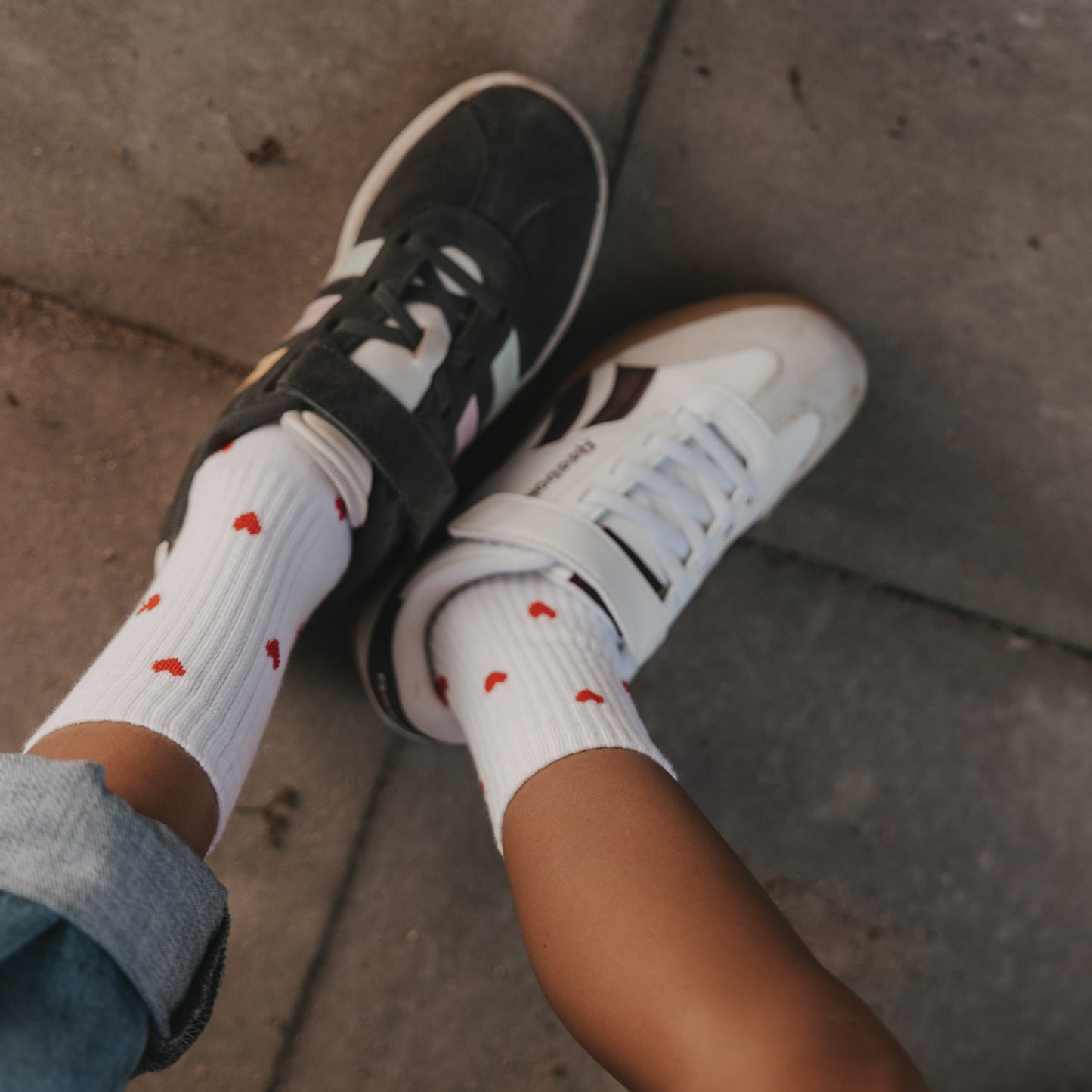 Eulenschnitt Socken Allover Herzen rot