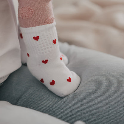 Eulenschnitt Baby Socken "Allover Herzen rot"