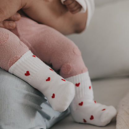 Eulenschnitt Baby Socken "Allover Herzen rot"