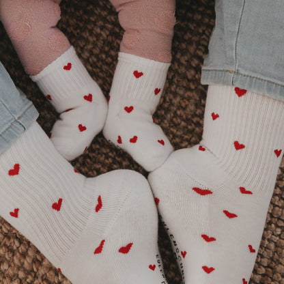 Eulenschnitt Baby Socken "Allover Herzen rot"