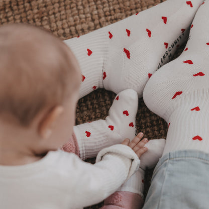 Eulenschnitt Baby Socken "Allover Herzen rot"