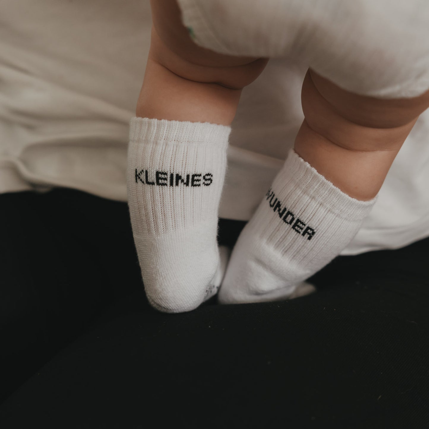 Eulenschnitt Baby Socken "Kleines Wunder"