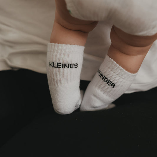 Eulenschnitt Baby Socken "Kleines Wunder"