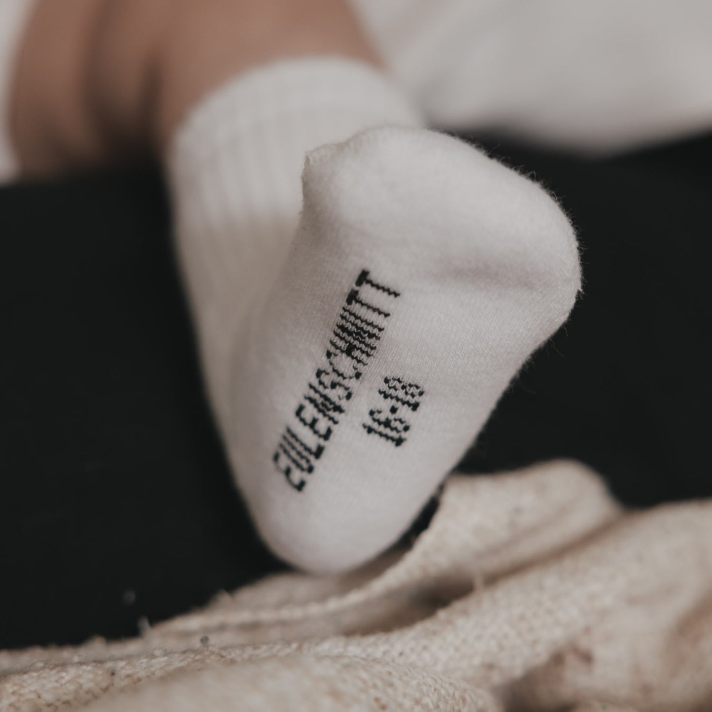 Eulenschnitt Baby Socken "Kleines Wunder"