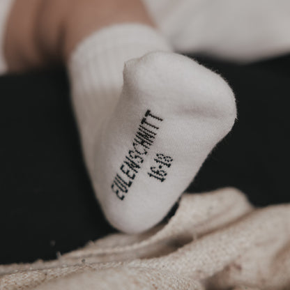 Eulenschnitt Baby Socken "Kleines Wunder"